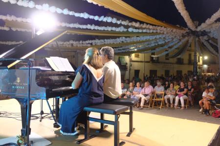 Prádena se ilumina con música de piano y velas en la séptima edición de la ‘Noche en Blanco y Negro’ de la Diputación
