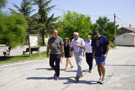 Los pueblos con menos población también reciben las atenciones del presidente de la Diputación en una nueva ronda de visitas institucionales...