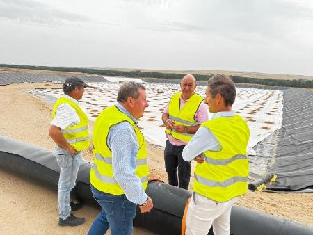 Imagen El presidente de la Diputación visita el avance en la construcción del depósito controlado de rechazos del Consorcio Provincial de Medio Ambiente, que podrá albergar casi 865.000 metros cúbicos de residuos