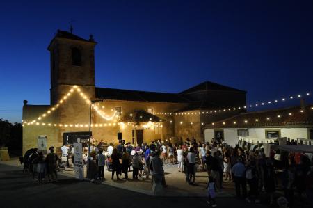 La tonalidad de los campos castellanos une arte y gastronomía en Arahuetes gracias a la iniciativa ‘Con A de Arte y Alimentos de Segovia’ de...