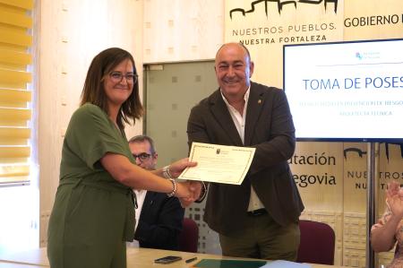 Dos nuevos funcionarios se incorporan a la plantilla de la Diputación como arquitecta técnica y técnico medio de riesgos laborales