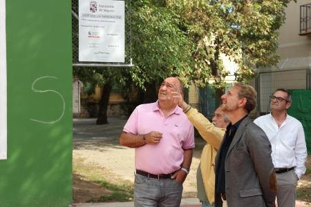 Imagen Miguel Ángel de Vicente conoce, en un nuevo recorrido por pueblos segovianos, las mejoras que las líneas de ayuda de la Diputación permiten en esos municipios