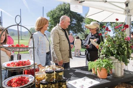 La IV Feria de Alimentos de Segovia logra récord de visitantes en La Faisanera rozando los 4.000 asistentes durante toda la jornada del domingo