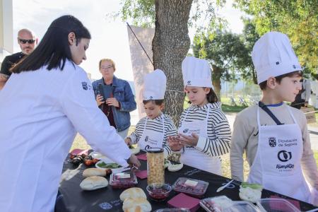La IV Feria de Alimentos de Segovia logra récord de visitantes en La Faisanera rozando los 4.000 asistentes durante toda la jornada del domingo