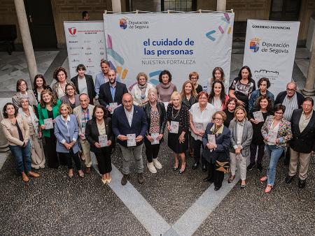La Diputación colabora con la Plataforma del Voluntariado en la edición de una guía que aglutina las veintisiete entidades de carácter social...
