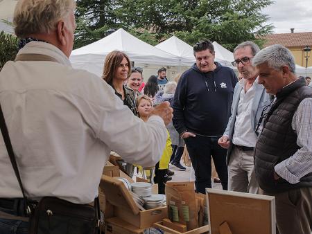 Los garbanzos, las hojuelas y los florones vuelven a ser un reclamo en las paradas de la Caravana de Alimentos de Segovia en Labajos y Abades...