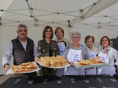 Los garbanzos, las hojuelas y los florones vuelven a ser un reclamo en las paradas de la Caravana de Alimentos de Segovia en Labajos y Abades...