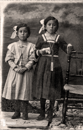Juana y Feli Sanz (1914)