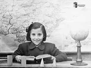 Lola González Estebaranz en la escuela