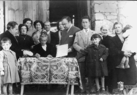 Entrega del premio de la lotería, Aldeanovilla (1957)