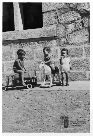 Fernando Vela y sus primos Carlos y Manolo (1935)