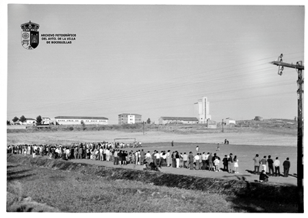 Partido de fútbol en Cerro de las Monjas, 1973
