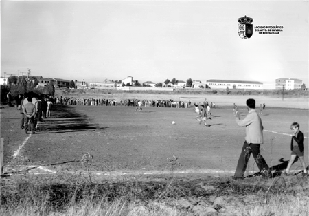 Partido de fútbol en Cerro de las Monjas III, 1973