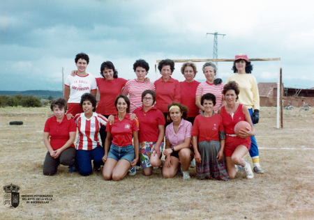 Liga de fútbol femenino en Turrubuelo II, 1985
