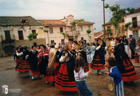 Celebración de Santa Águeda en la Plaza de España(circa 1990)