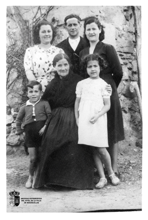 Cesárea, Jacoba, Pablo, Paloma, Jose Antonio y la abuela Dolores