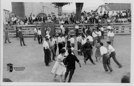 Toros en San Antonio (1960). Plaza de España