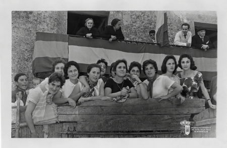 Toros en la Plaza de España IX (1957)