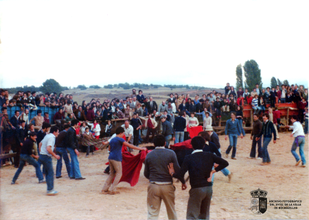 Vaquillas en la Plaza Ntra. Sra, del Rosario II (1980)