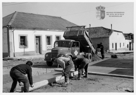 Asfaltado de la plazoleta. Calle de la Villa con Calle Bayona II