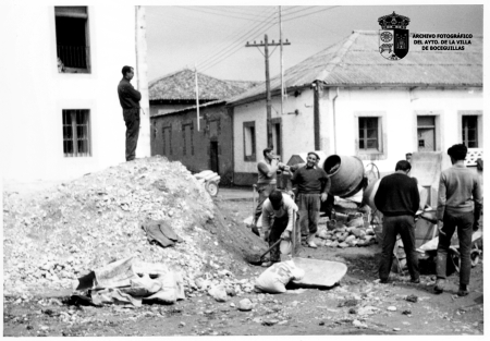 Asfaltado de la plazoleta. Calle de la Villa con Calle Bayona III