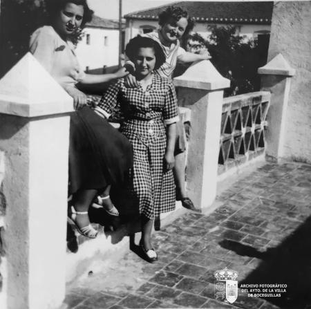 Andreita y sus amigas en la terraza