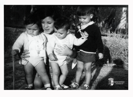 Guadalupe Martín con Mari Carmen, Jose María y Mariano Aladro (1967)