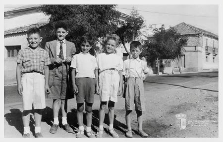 La pandilla fotografiada por un turista italiano (1957)