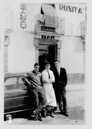 En la puerta del Rosita II