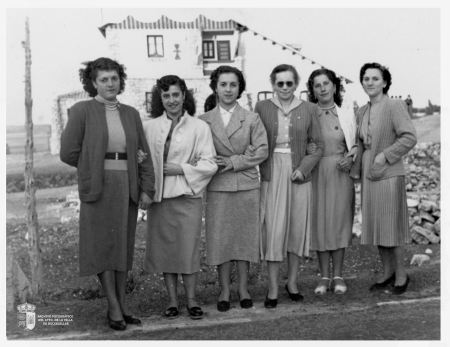 Teresa, Angelita y Feliciana Antoranz con Rosario Arranz (1953)
