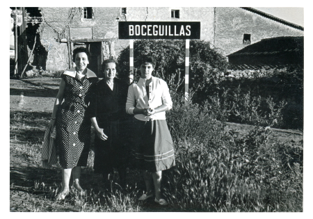 Catalina de Antonio con la viuda e hija de Ulpiano García Jimenz