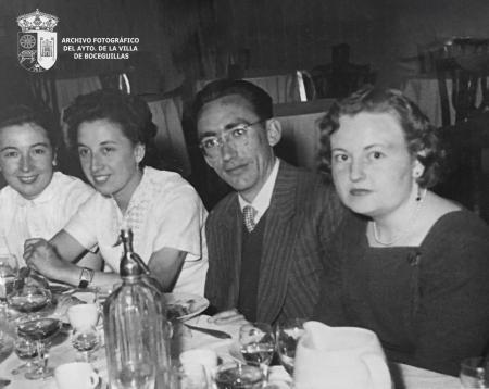 Angelita, Manolito (hijo de Dña Flora) y Andreíta