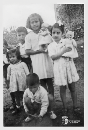 Lola,Juan Pablo y José Antonio González Estebaranz. También la niña Paloma (1945)