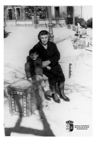 María Estebaranz Egido con su nieto Juan