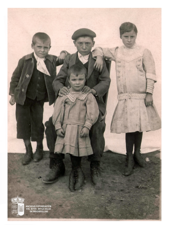 Mariano Onrubia con sus hermanos