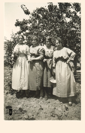 Catalina, Esperanza, Victoriana y Victorina De Antonio (1925)