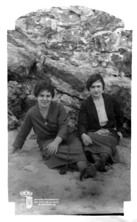 En la playa (Álbum de la familia De Antonio)