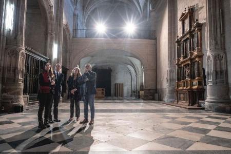 Imagen El vicepresidente de la Diputación visita junto al rector de IE University el resultado de la rehabilitación del Aula Magna del campus de Santa Cruz la Real
