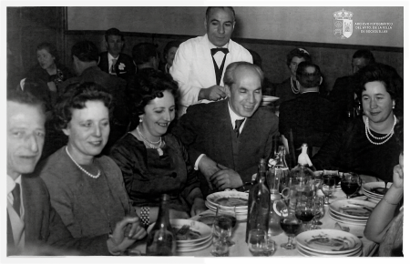 D. Luis Álvarez, Josefa Burgos, Fide y Juanito Onrubia de boda