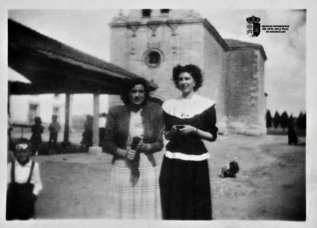 Carmen Onrubia y amiga
