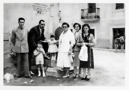 Andrea García, Teresa Antoranz, Antonio y Carmen Marmisa con sus hijos y José Antoranz