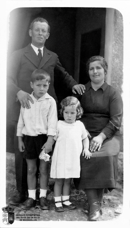 Máximo García y Estefanía Ayuso con sus hijos Faustino y Marisol García (1936)