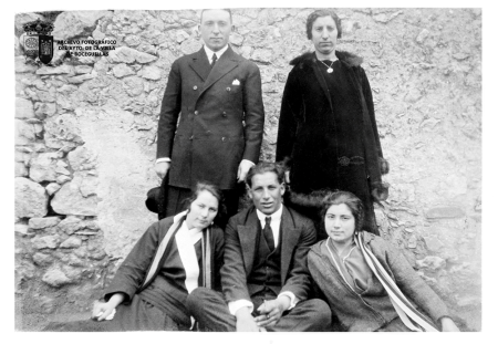Los novios Esteban y Cándida con los hermanos Catalina, Esperanza y Dámaso De Antonio (1925)