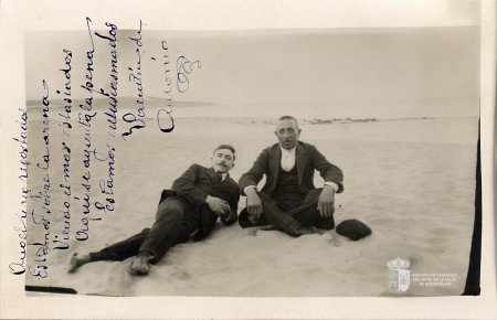 Valentin de Antonio y Ángel García (1921) en Santander