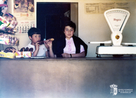 Paco y Lola en la panadería de la Calle Soria