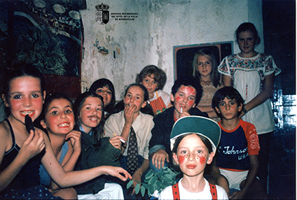 Fiesta infantil en la peña de los Vela  (circa 1980)
