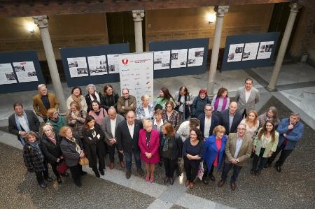 El patio de columnas del Palacio Provincial acoge la exposición que conmemora el vigesimoquinto aniversario de la Plataforma del Voluntariado...