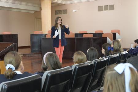 Un centenar de escolares del colegio de las Madres Concepcionistas visita la Diputación ante la celebración de un nuevo aniversario de la...