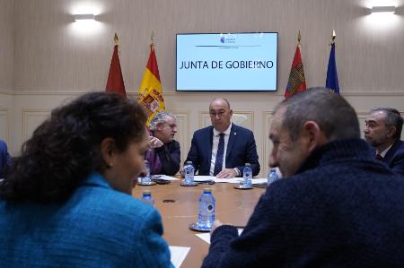 La Diputación apuesta por la creación de los jóvenes poetas e introduce en el Gil de Biedma un premio para los menores de treinta años