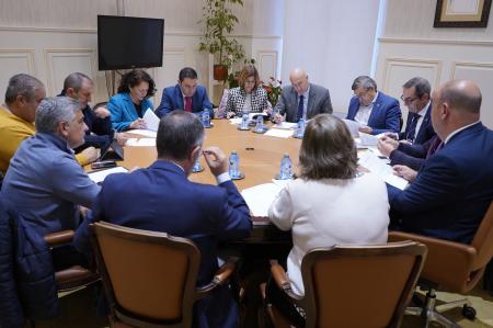 La Diputación apuesta por la creación de los jóvenes poetas e introduce en el Gil de Biedma un premio para los menores de treinta años